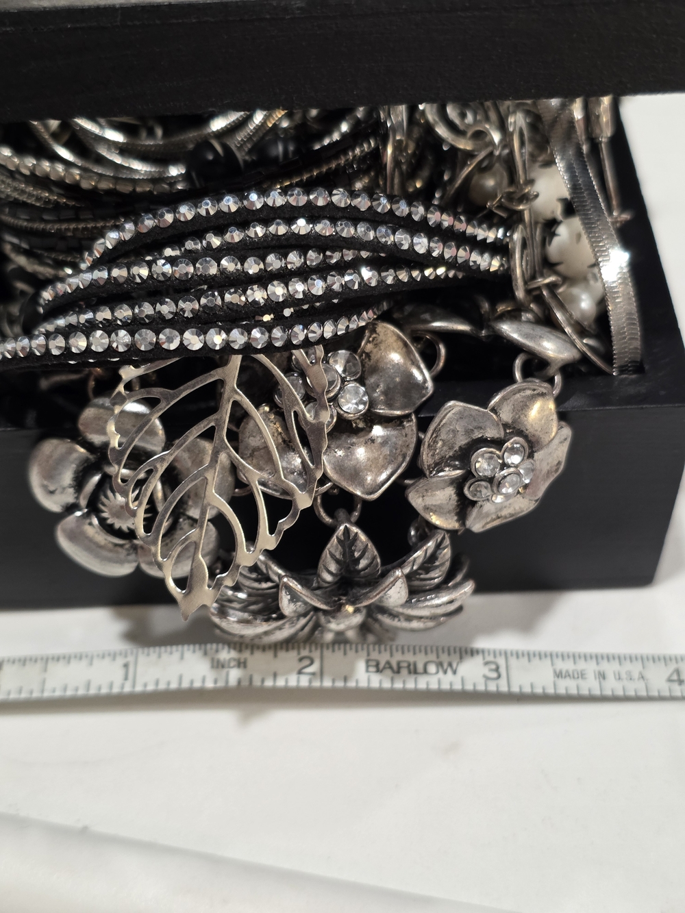 MysteryJewelry Bundle: Necklaces, Bracelets & Earrings - Picture 4 of 7
